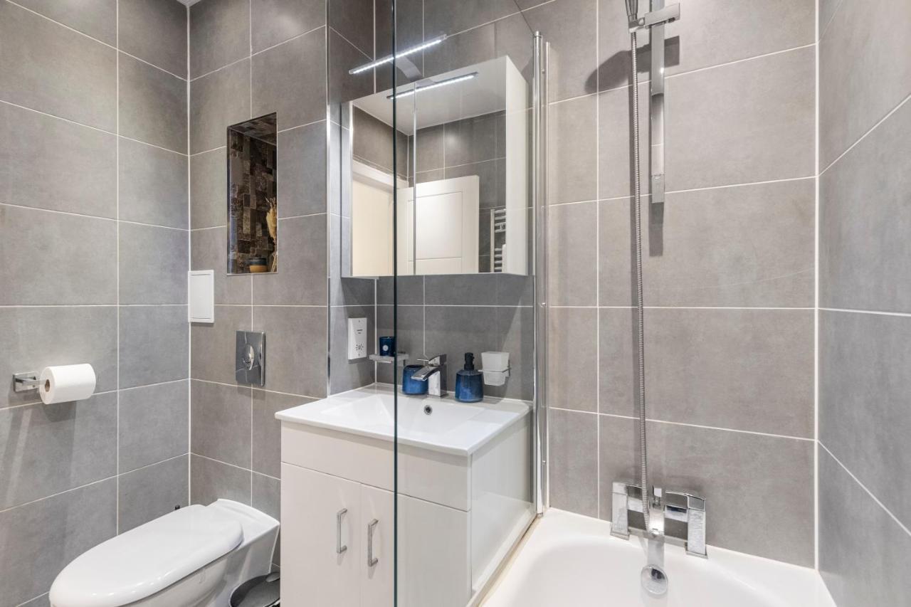 Modern Flat In Central Golders Green London Bagian luar foto