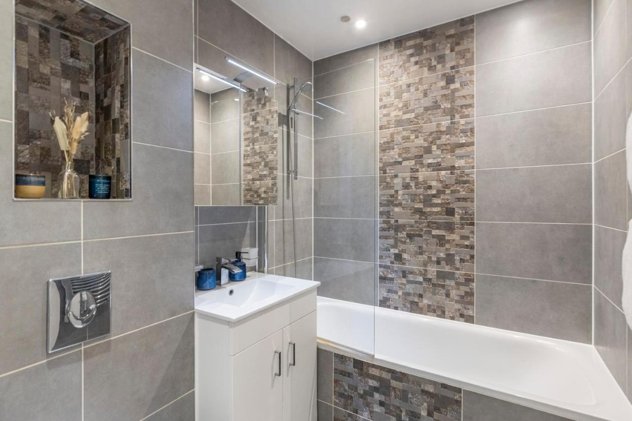 Modern Flat In Central Golders Green London Bagian luar foto